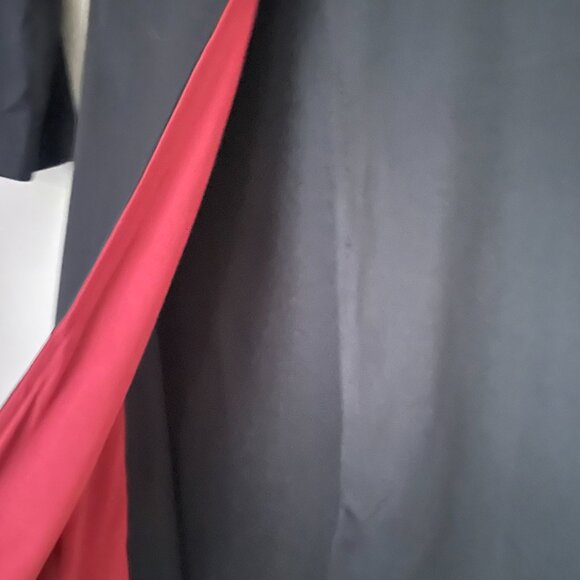 Harry Potter Gryffindor Robe - Picture 4 of 9